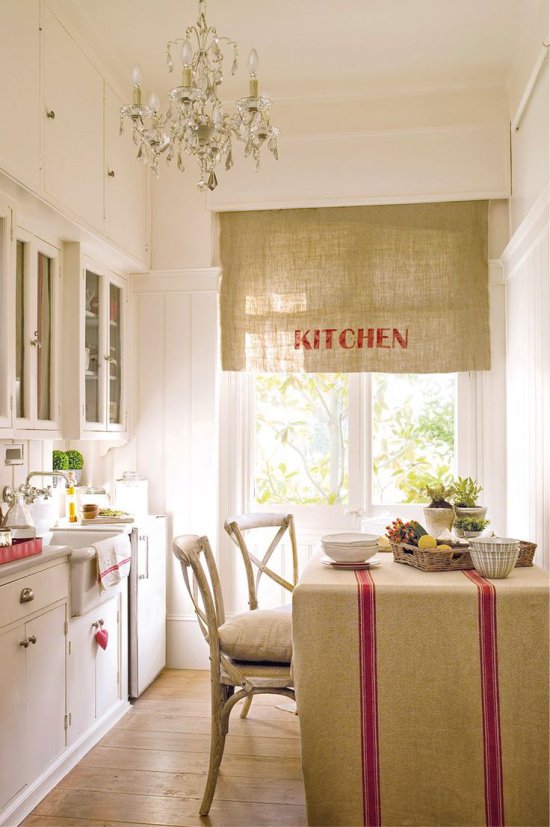 Rèm vải lanh và hàng dệt trong nhà bếp theo phong cách Provence