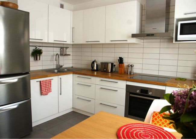 Επισκευή μικρής κουζίνας με διαμέρισμα - θέα στην κουζίνα