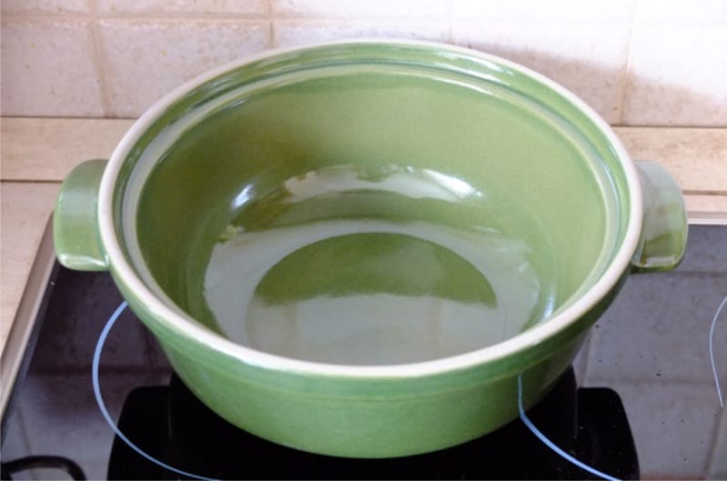 Pan av värmebeständig keramik
