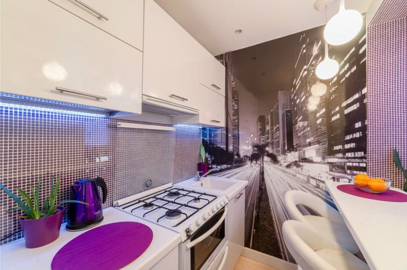 Virtuves priekšauts no violeta mozaīkas
