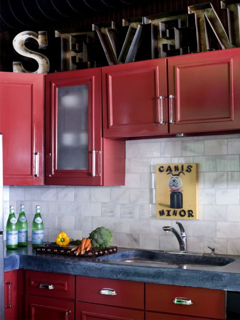 Nhà bếp màu đỏ theo phong cách nghệ thuật pop