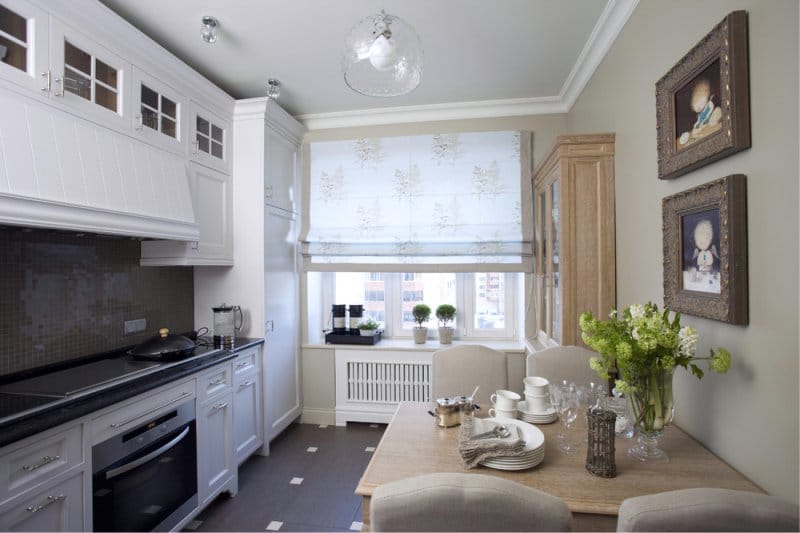 Small white and beige kitchen in a classic style