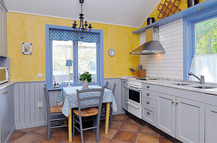 Гръцка кухня в жълт и син цвят