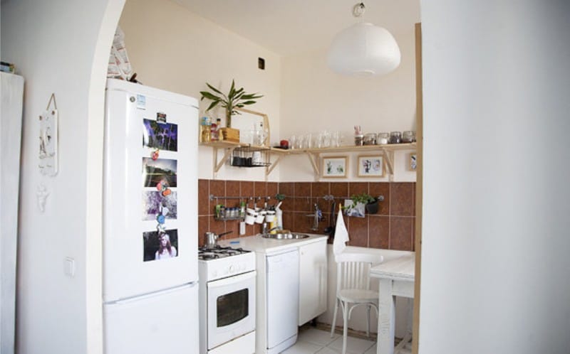 Románský oblouk mezi kuchyní a obývacím pokojem