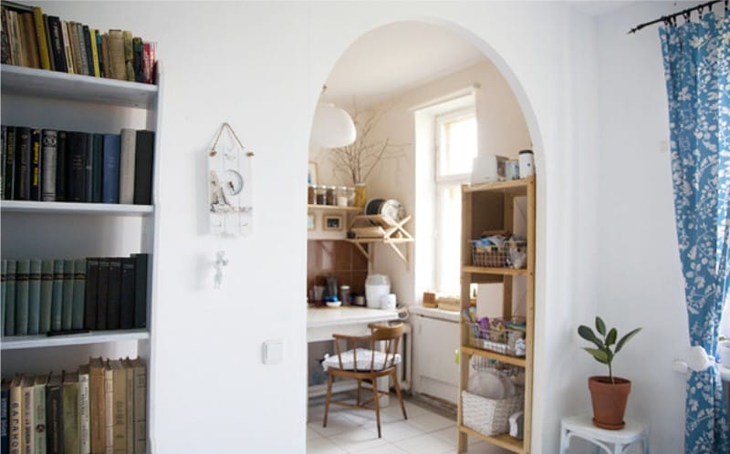Arco românico entre a cozinha e sala de estar