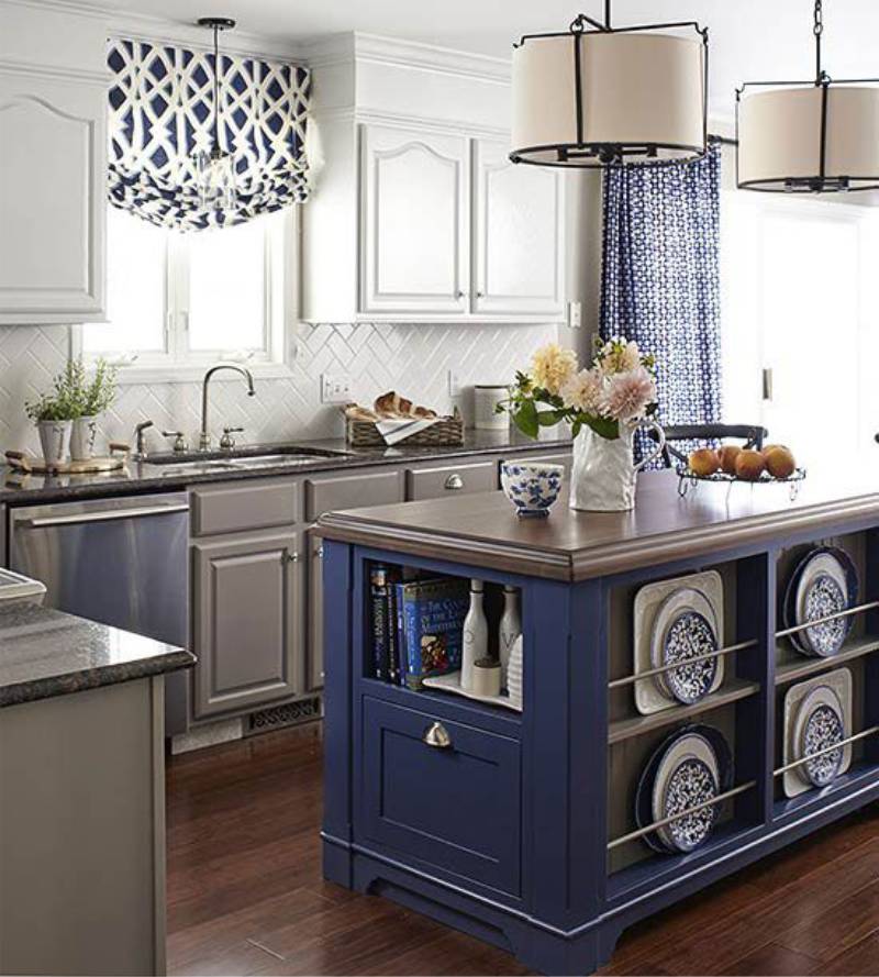 Beige und blaue Küche
