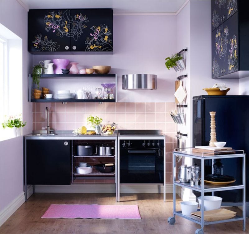 Cucina nera e lilla