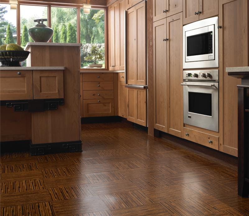Kork gulv i køkkenets indretning i klassisk stil