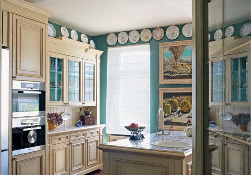 Bildet i kjøkkenets interiør i en klassisk stil