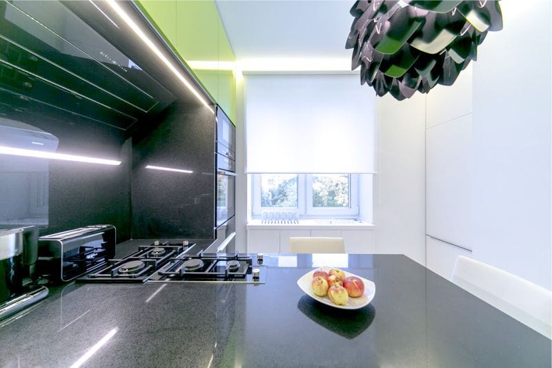 Οικιακές συσκευές μίνι-μορφή στο εσωτερικό της κουζίνας 8 τετραγωνικών μέτρων. μέτρα