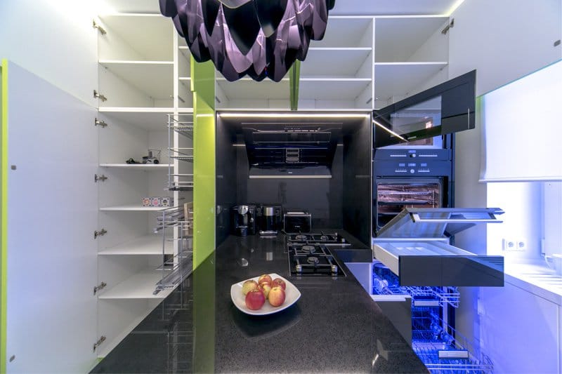Domácí spotřebiče mini-formát v interiéru kuchyně 8 m2. metrů