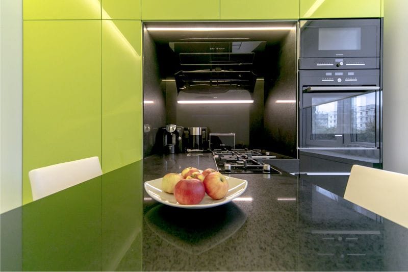 Мини-формат кућних апарата у ентеријеру кухиње 8 квадратних метара. метара