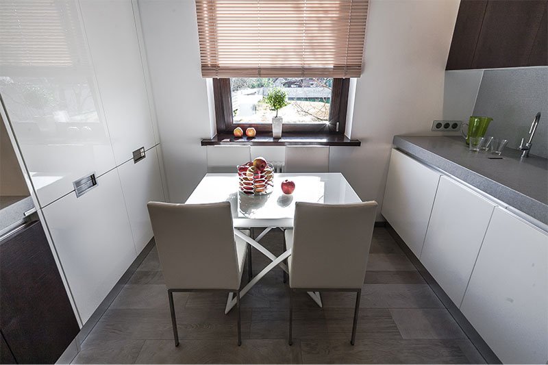 Paralelní plánování kuchyně-obývací pokoj 16 m2. m