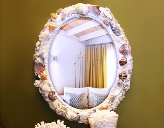 Oglindă decorată cu cochilii