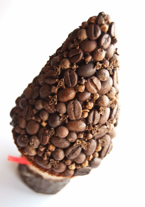 Pomul de brad din fasole de cafea