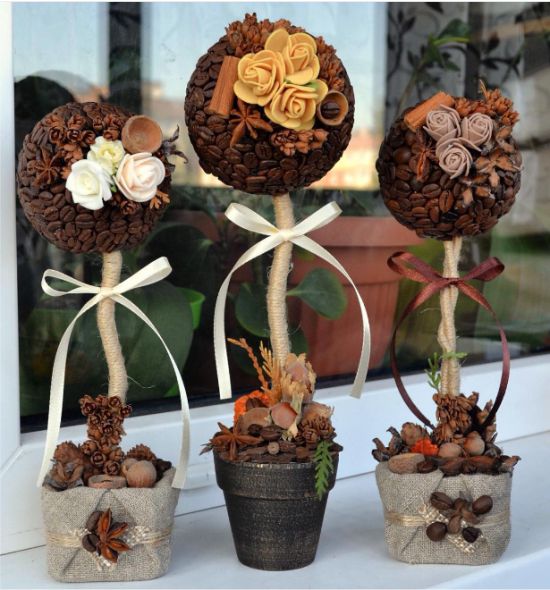 Topiari de cafea decorate cu flori