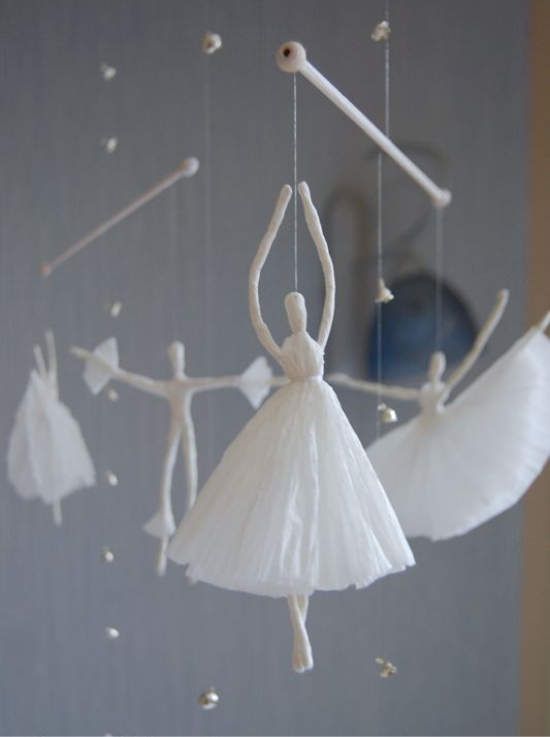 Балерине из папирних салвета на мобилним телефонима