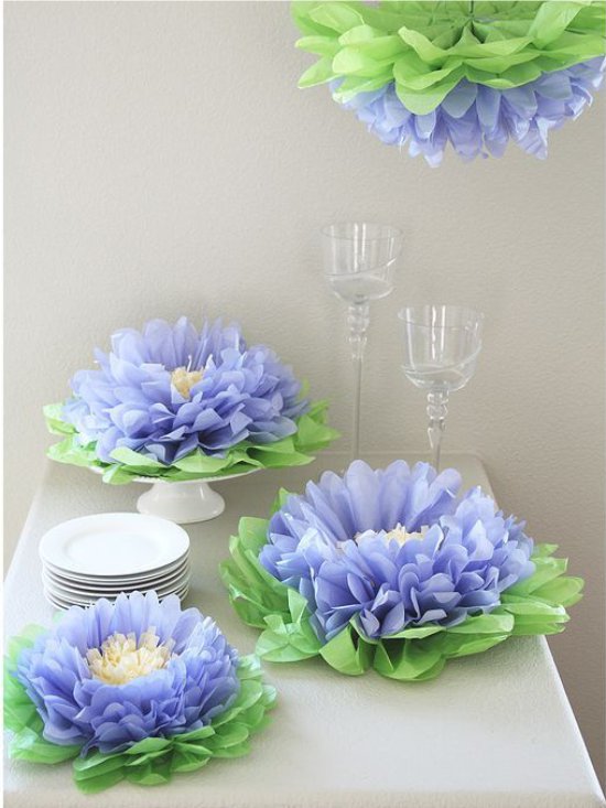 Flors de paper teixit a la taula