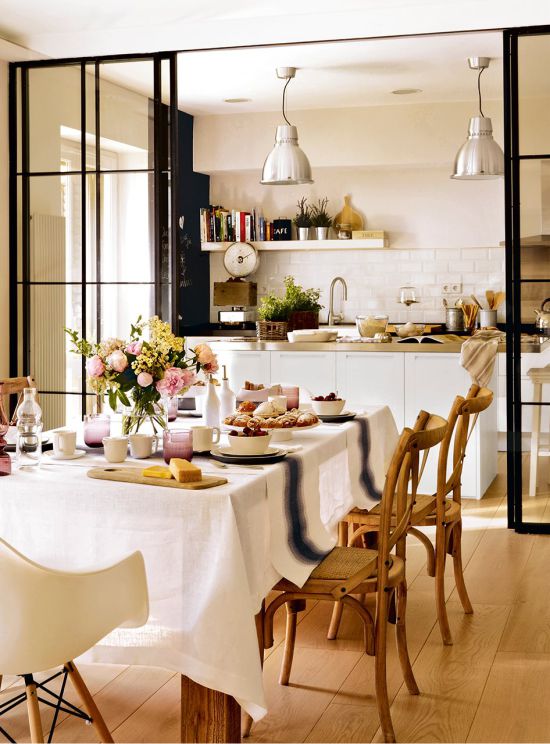 Mutfak-yemek odasının iç kısmında cam bölme
