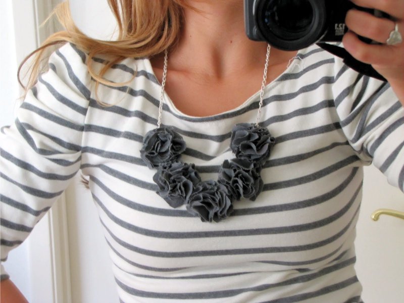Necklace with fabric flowers