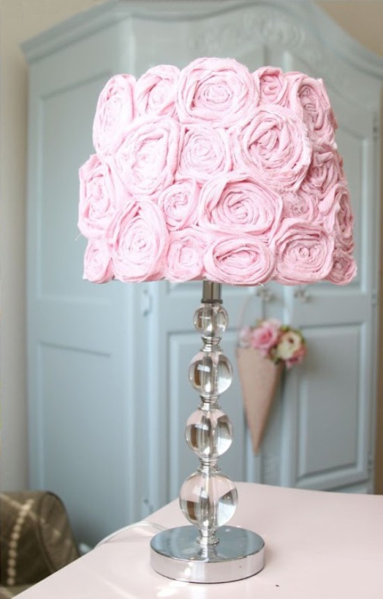 Lamp with lampshade with fabric roses