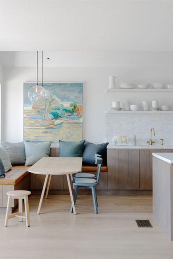 Möbel in der Küche im Öko-Stil