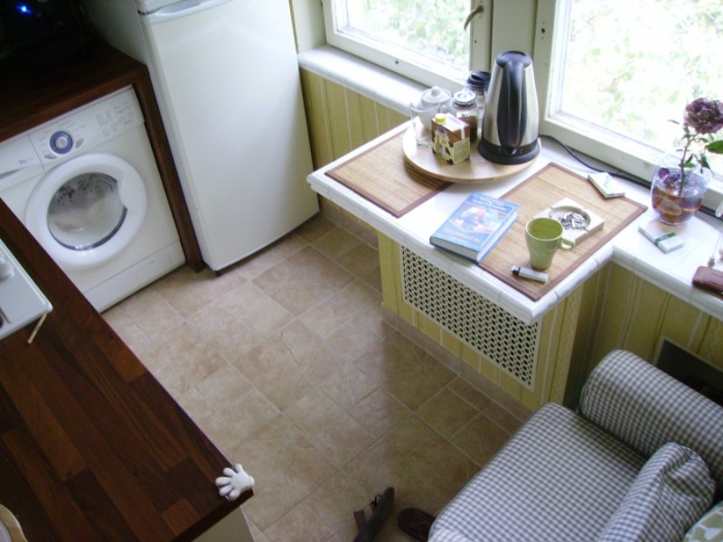 Vaskemaskine i køkkenet i Khrusjtjov