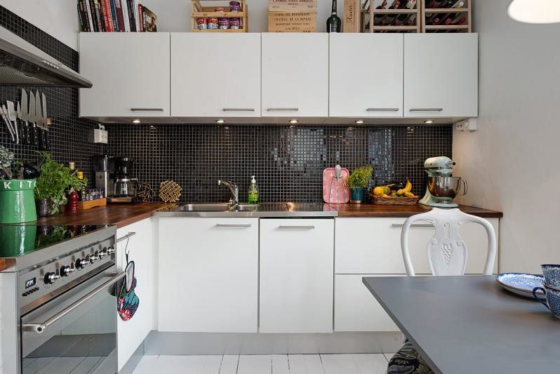 Șorț mozaic în bucătăria modernă