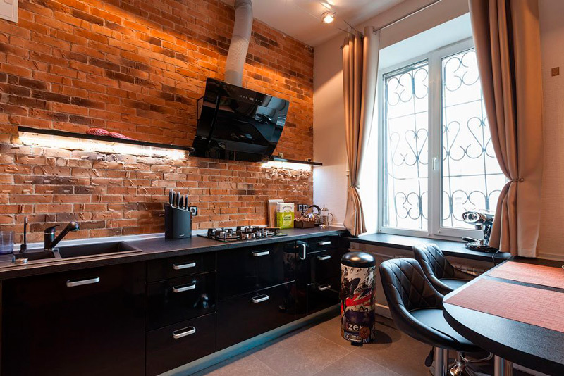 Mga kurtina sa loob ng isang modernong kitchen-living room