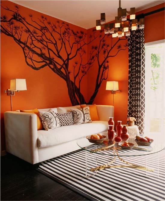 Puu olohuoneen seinään