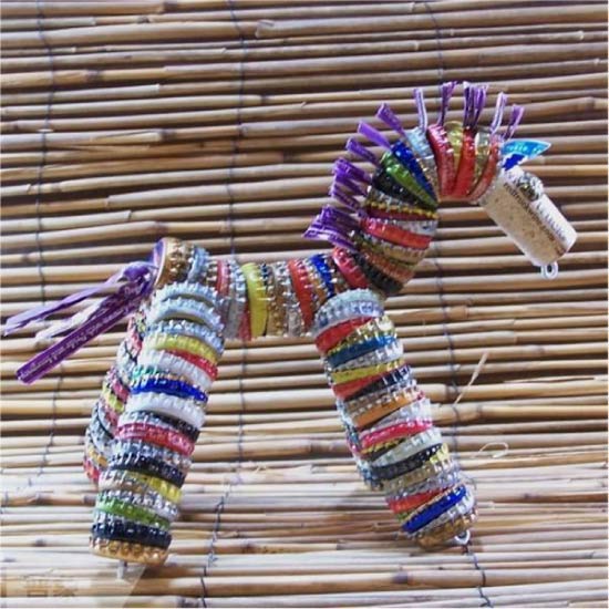 Mga crafts ng mga bata mula sa mga pabalat ng metal