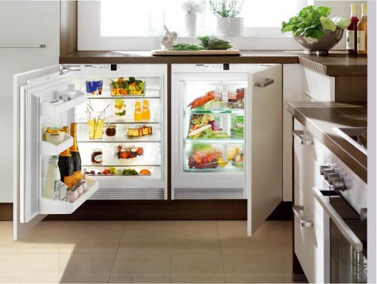 Kühl- und Gefrierschrank unter Arbeitsplatte integriert