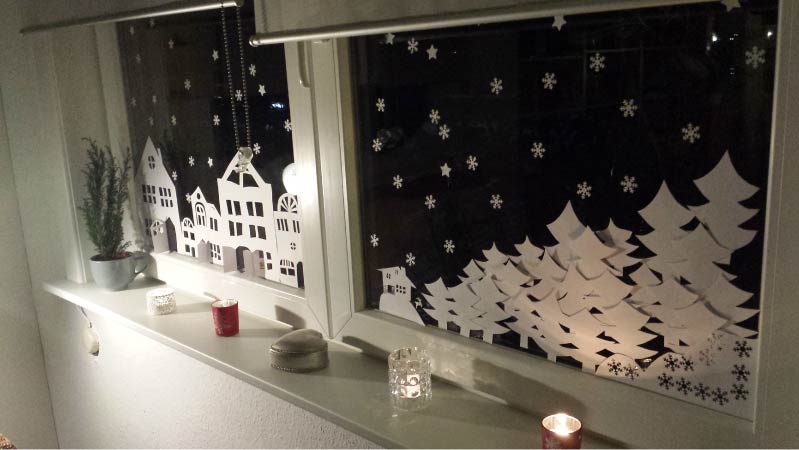 คริสต์มาส vytynanka บนหน้าต่าง