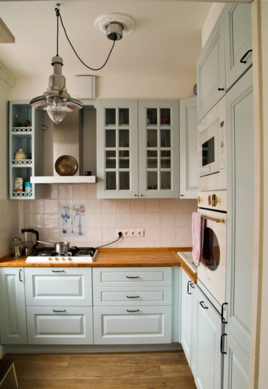 L-formet layout af et lille køkken