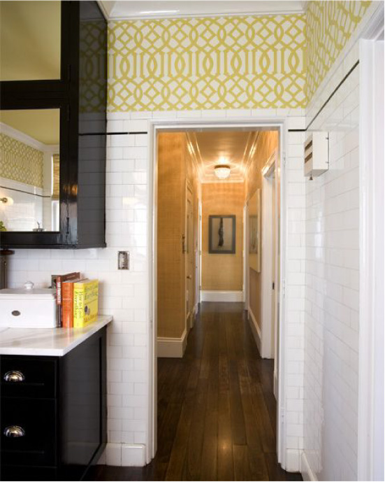 Black kitchen with white and yellow wallpaper