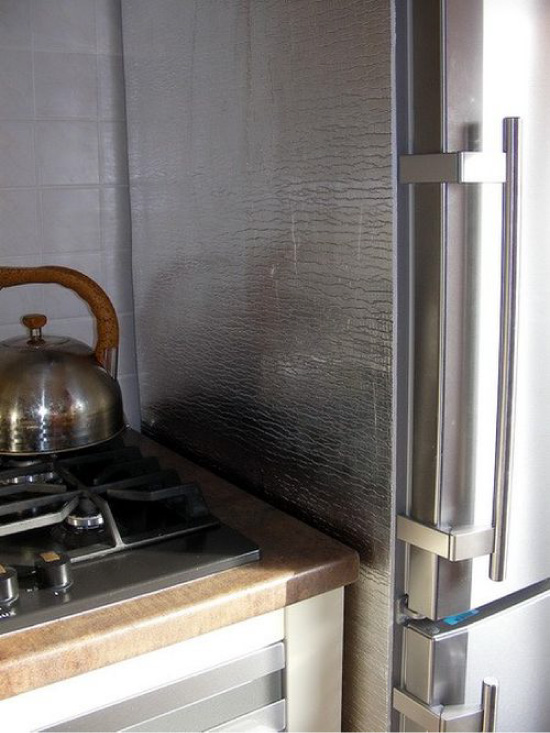 Isolation thermique du réfrigérateur à côté du poêle