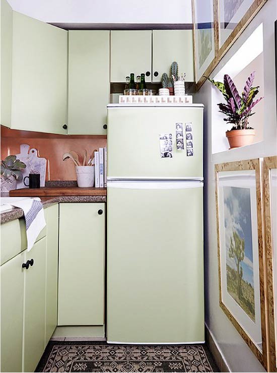 Design et lille køkken i olivenfarver